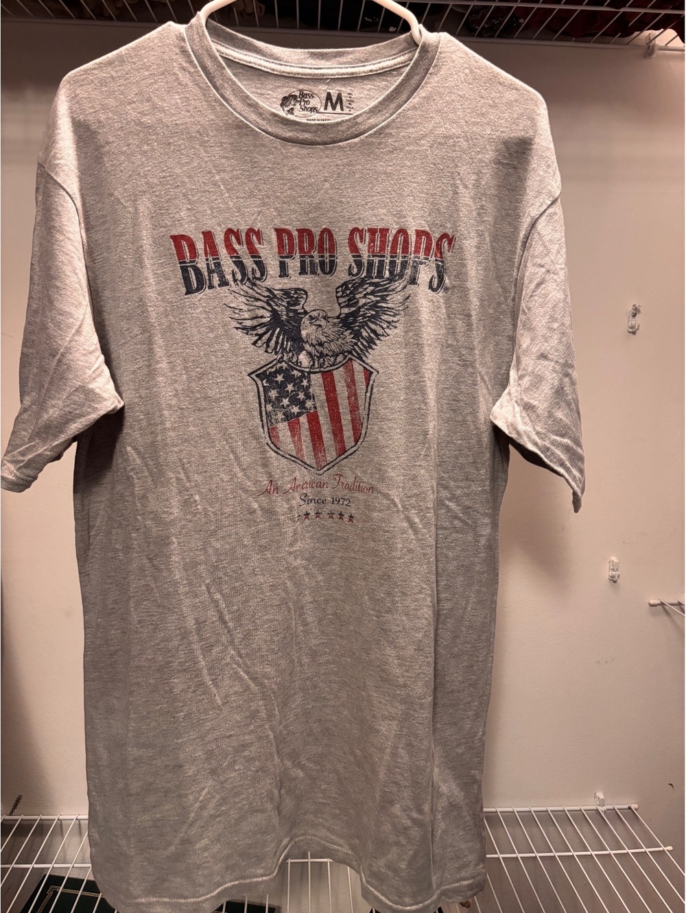Bass Pro Shops Graphic T-Shirt Medium Gray Cotton Blend